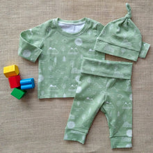 Load image into Gallery viewer, Green Mountain- New Baby Gift Set