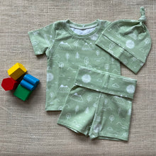 Load image into Gallery viewer, Green Mountain- New Baby Gift Set
